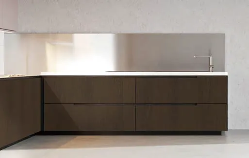 Cocina con muebles oscuros