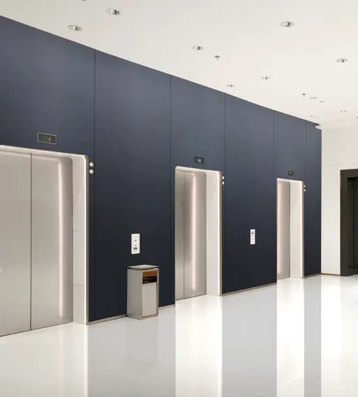 Hall de ascensores metálico